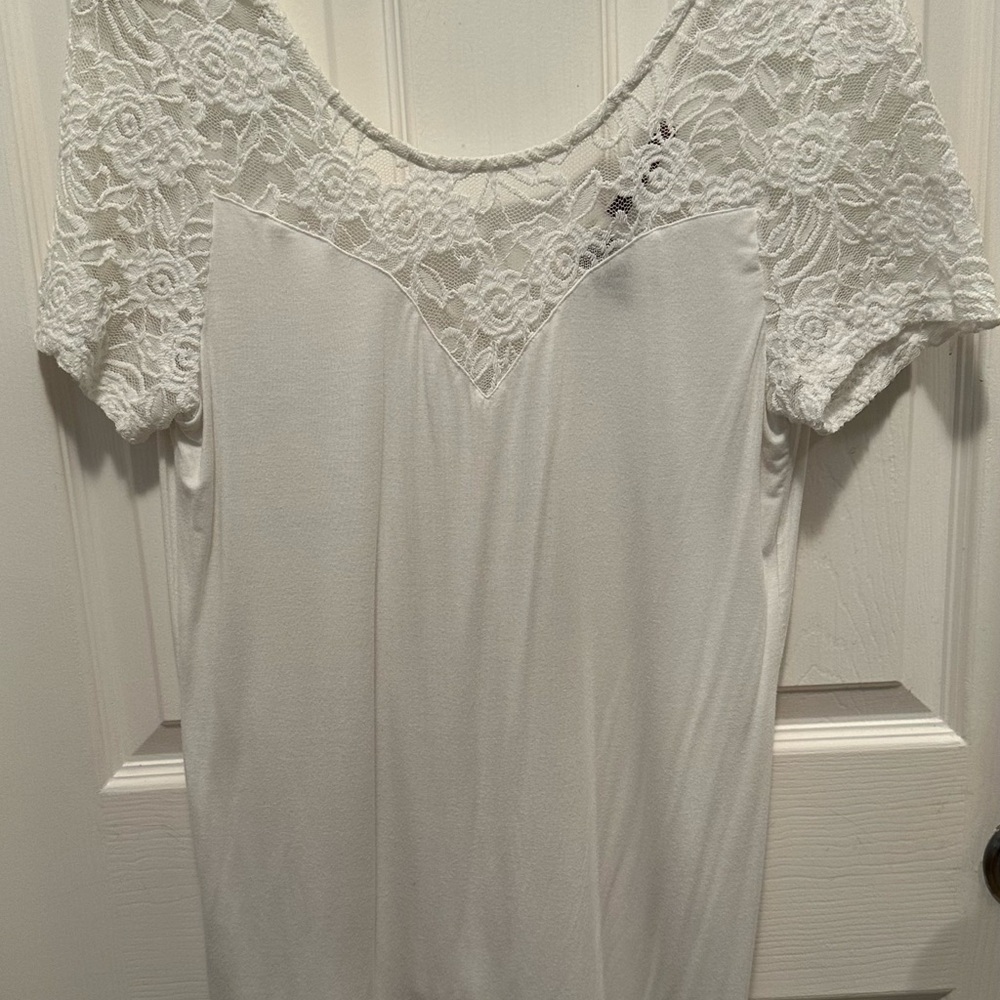 BKE Red S/S tee with lace in the front and on sleeves. Sz XL Good condition